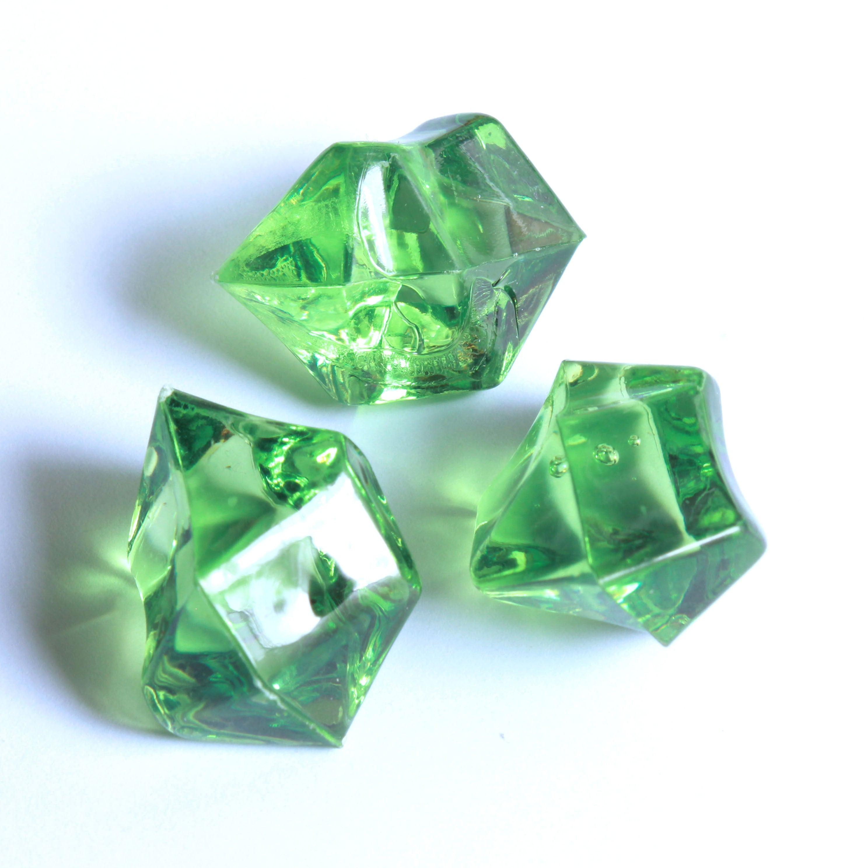 Farbintensive Acrylsteine für Dekorationen oder