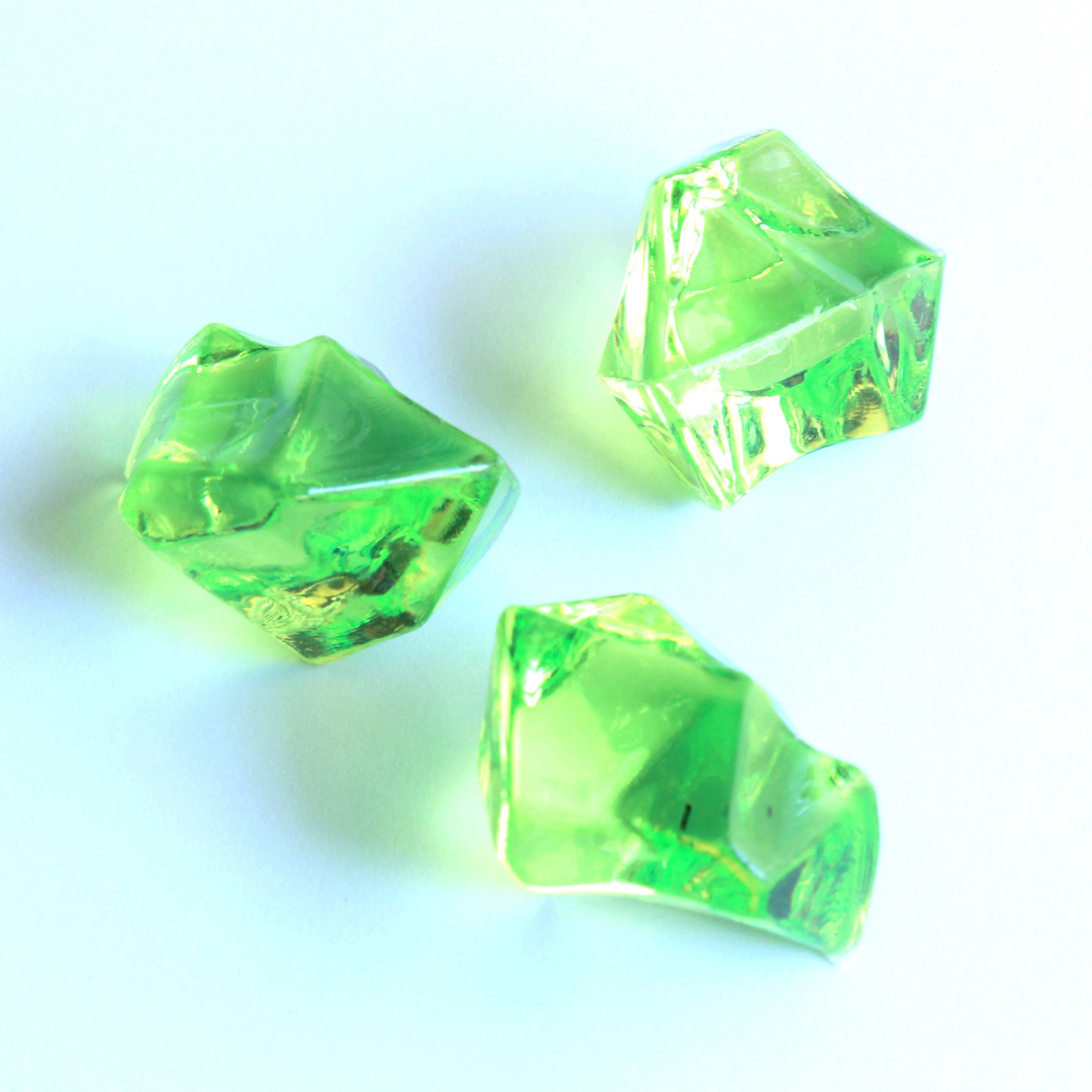 Farbintensive Acrylsteine für Dekorationen oder