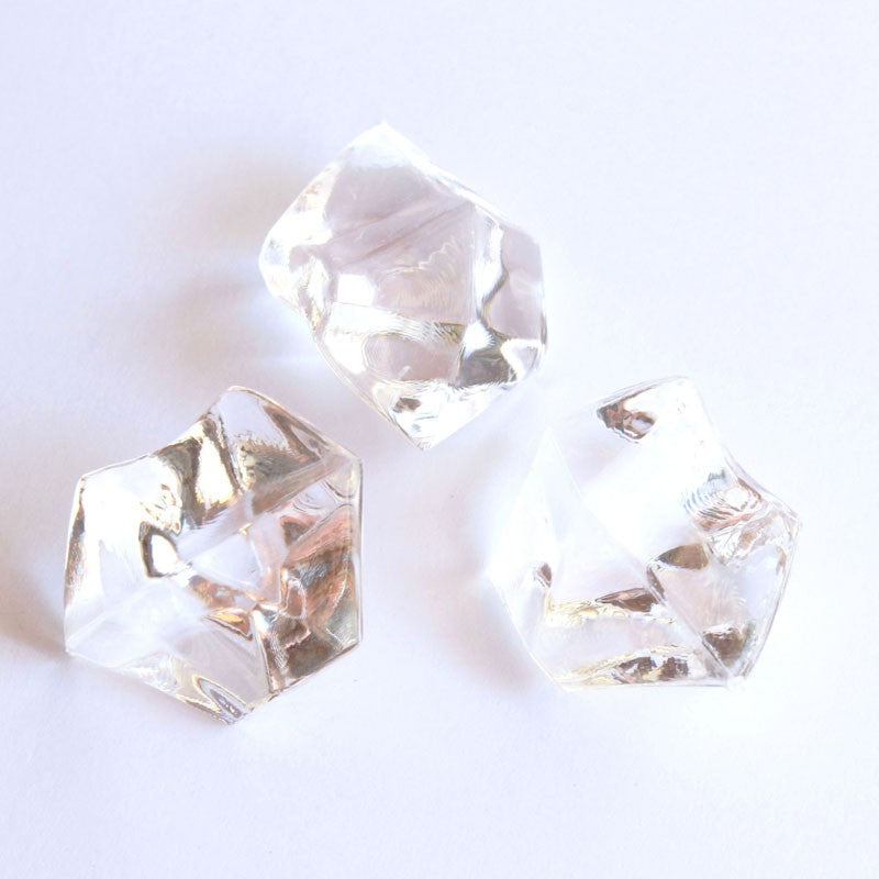 Farbintensive Acrylsteine für Dekorationen oder