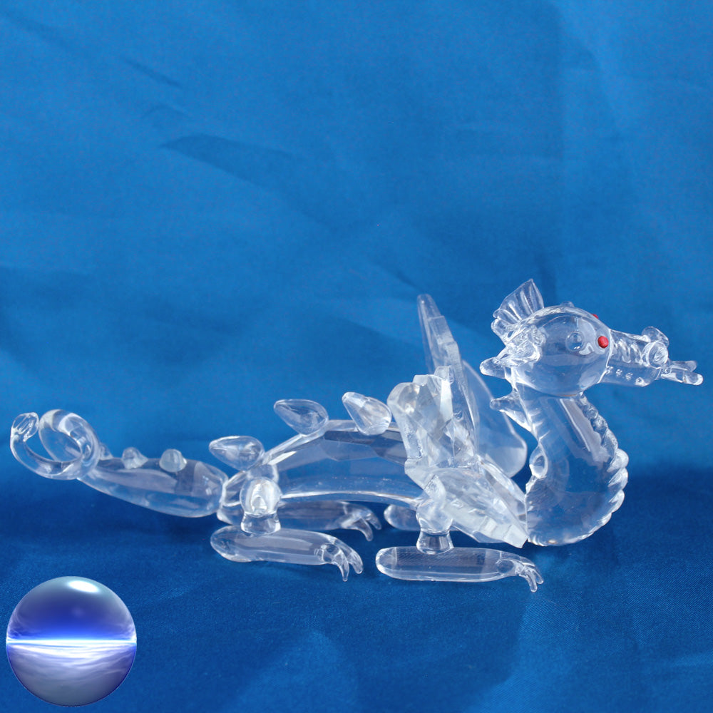 Kristall Drachen mit roten Augen